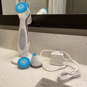 NuSkin LumiSpa with under-eye attachment